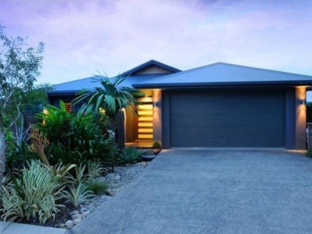 SPACIOUS FAMILY HOME WITH A POOL IN SOUGHT AFTER PALM COVE!