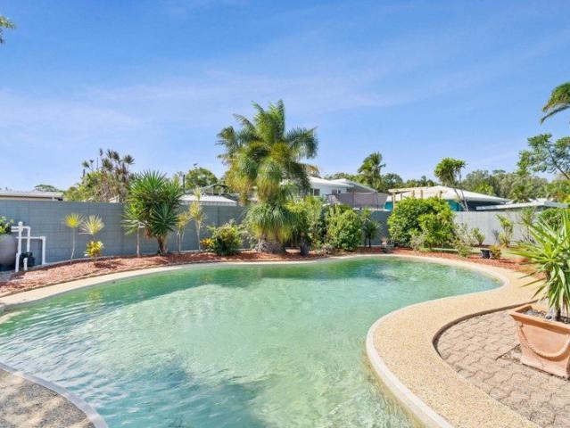 SPACIOUS FAMILY HOME WITH A POOL IN SOUGHT AFTER YORKEYS KNOB