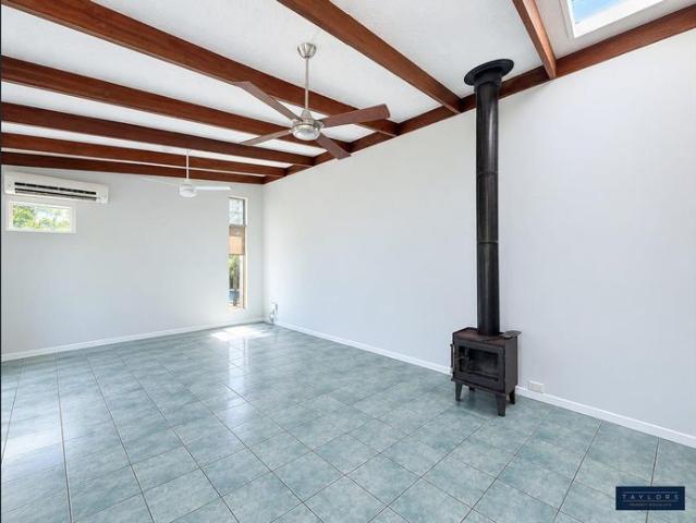 Spacious Family Home with a Pool in Strathdickie