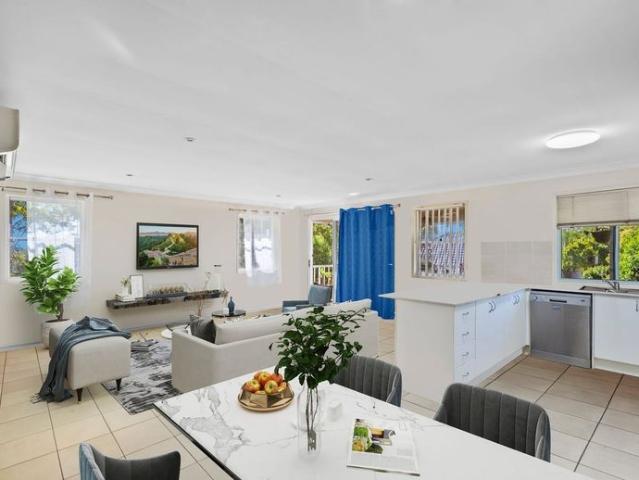 SPACIOUS FAMILY HOME WITH AIR CONDITIONING & BEAUTIFUL VIEWS!