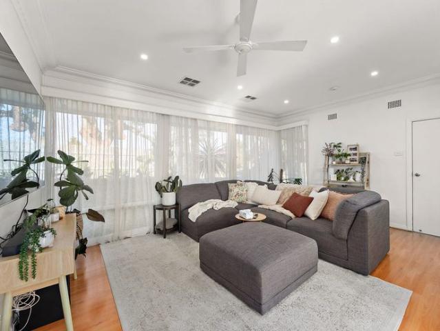 Spacious Family Home with Butler’s Pantry & Fully Fenced Yard