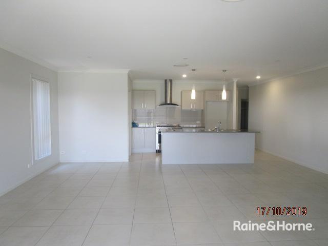 Spacious Family Home with Butler's Pantry in Prime Schofields Location