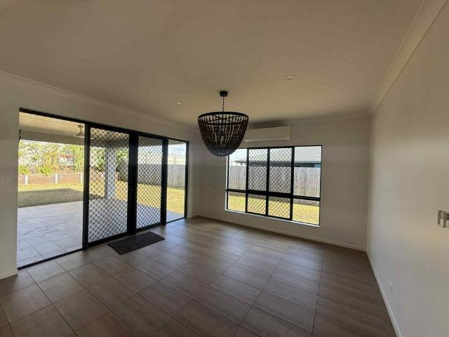 Spacious Family Home with Beautiful Gardens Outdoor Entertaining & shed