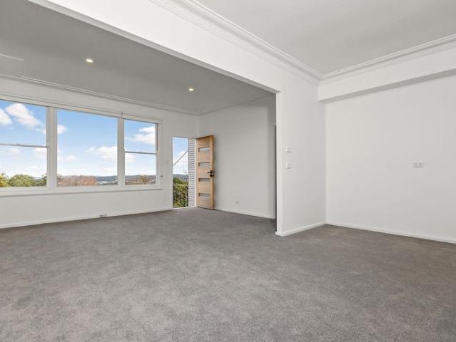 SPACIOUS FAMILY HOME WITH COASTAL VIEWS IN A PEACEFUL SETTING