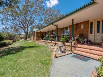 Spacious Family Home with Commanding Position