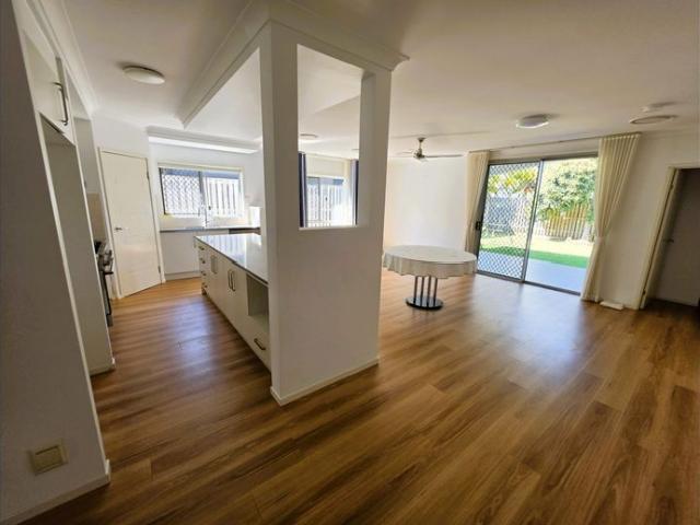 Spacious Family Home with Ducted Air Conditioning and Double Garage in Prime Rochedale Location