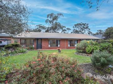 Spacious family home with dual living areas and double garage!