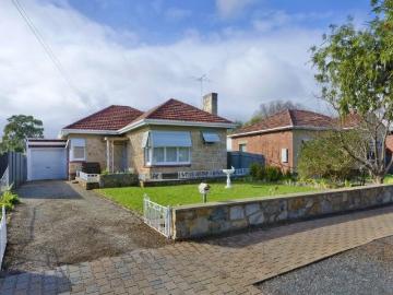 Spacious Family Home with Detached Studio