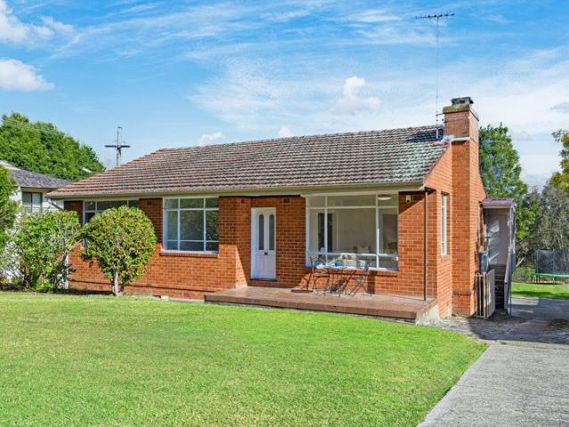 Spacious Family Home with District Outlook on 929sqm