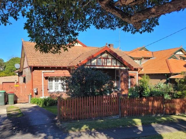 Spacious Family Home with Double Garage