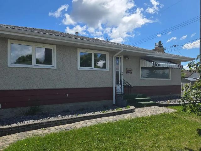 Spacious Family Home with Double Garage, A/C & Fenced Yard – $2,300/Month