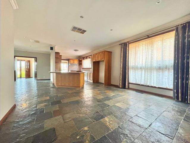 Spacious Family Home with Double Garage & Fantastic Outdoor Entertaining