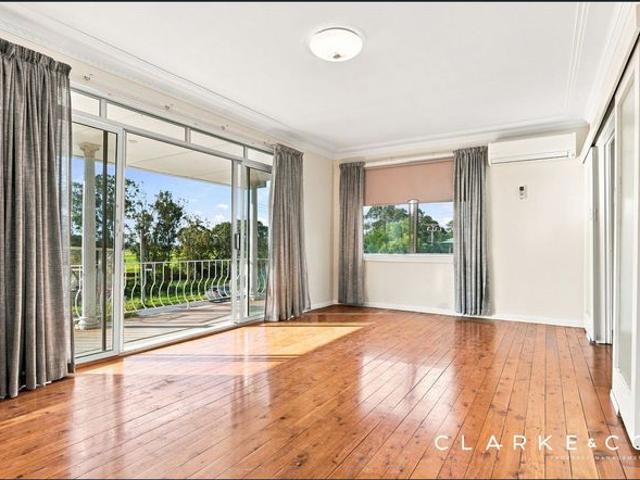 SPACIOUS FAMILY HOME WITH DOUBLE GARAGE & LARGE BACKYARD!