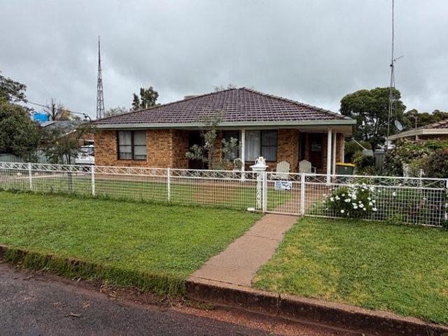 Spacious Family Home with Excellent Shedding