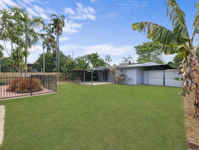 SPACIOUS FAMILY HOME WITH EXCEPTIONAL OUTDOOR LIVING!