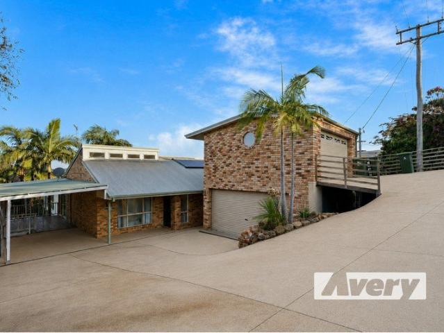 Spacious Family Home with Expansive Entertaining Areas and Exceptional Parking