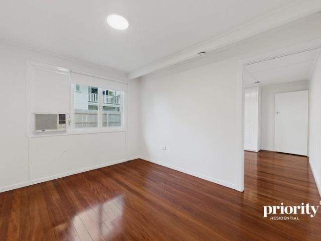 Spacious Family Home with Entertainer's Deck and Extensive Undercover Parking