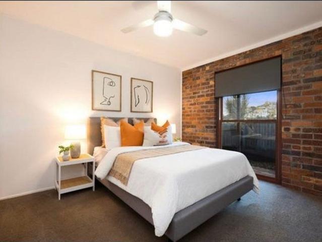 Spacious Family Home with Entertainer's Deck & Golf Course Nearby
