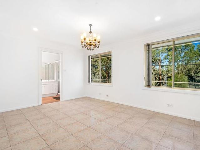 SPACIOUS FAMILY HOME WITH ENTERTAINER'S DREAM BACKYARD
