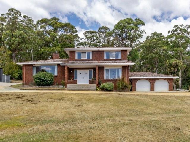 Spacious Family Home with Established Wine Tour Business A Rare Opportunity!