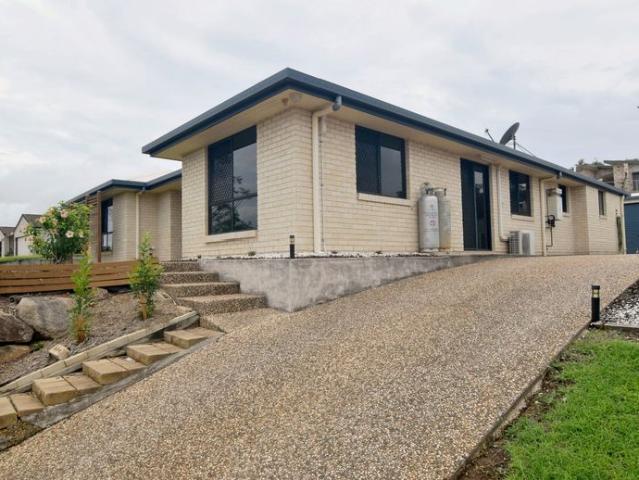 SPACIOUS FAMILY HOME WITH FULLY SECURE PRIVATE REAR YARD