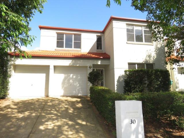 Spacious Family Home with Fantastic Estate Amenities!