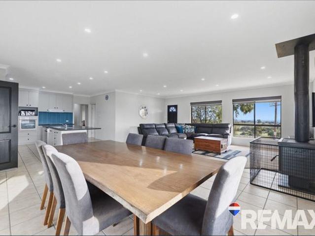Spacious Family Home with Fantastic Shedding