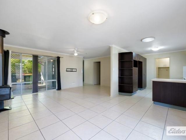 SPACIOUS FAMILY HOME WITH FIREPLACE, MULTIPURPOSE ROOM & OUTDOOR ENTERTAINING