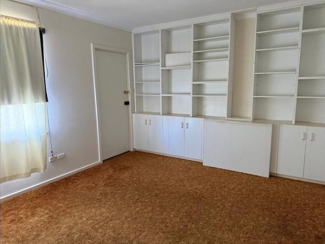 SPACIOUS FAMILY HOME WITH FLEXIBLE FIVE BEDROOM FLOORPLAN!