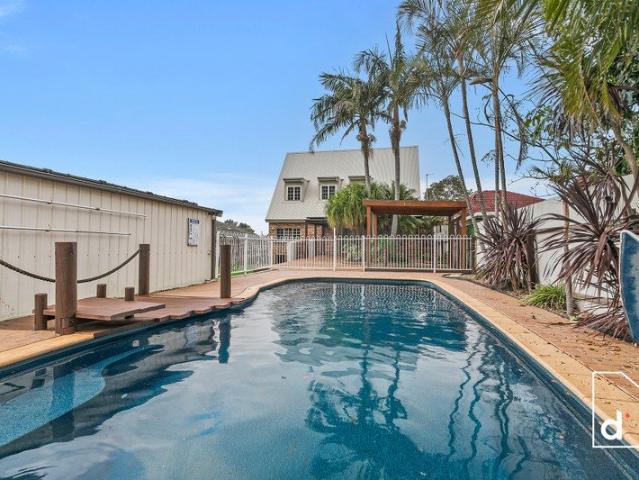 SPACIOUS FAMILY HOME WITH FLEXIBLE FLOORPLAN, POOL & SOLAR