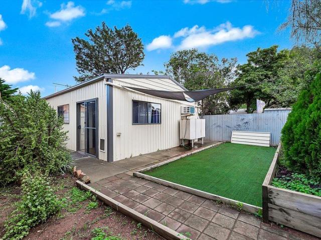 Versatile Home with Flexible Living & Excellent Parking