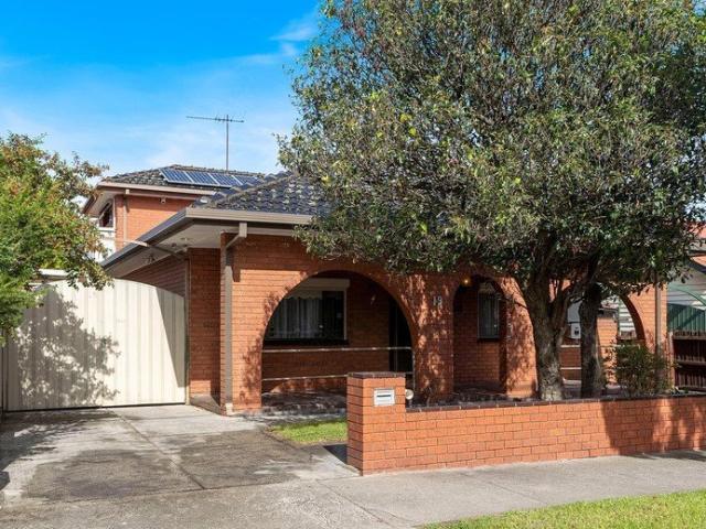 Spacious Family Home with Flexible Living in Prime Preston Location
