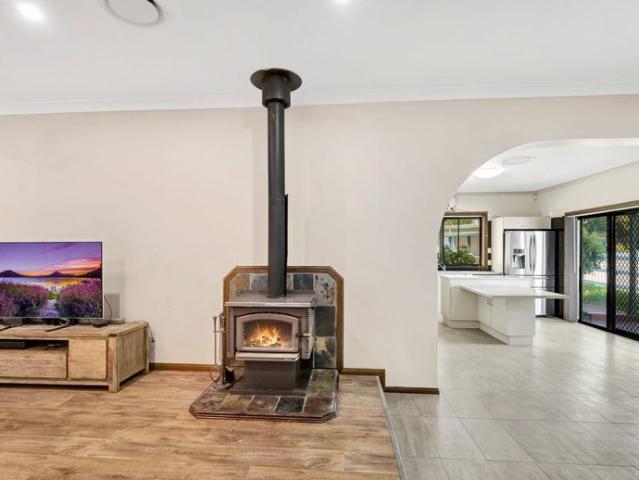 Spacious Family Home with Flexible Living on a Peaceful Rural Setting