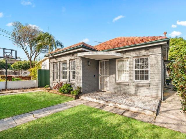 Spacious Family Home with Flexible Living Options
