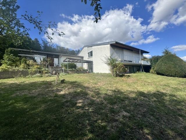 Spacious Family Home with Guest Apartment & Large Garden