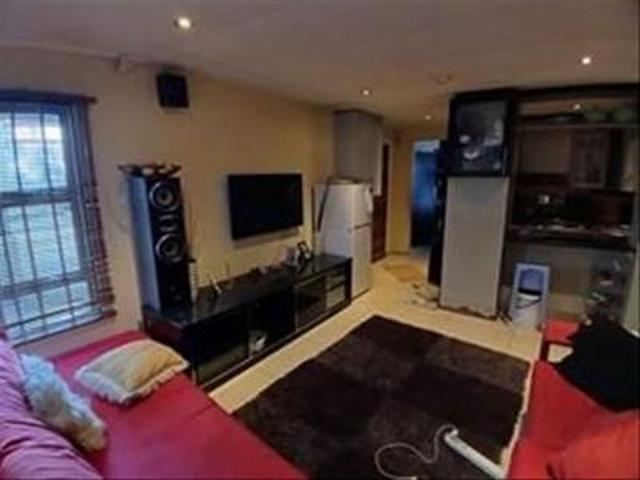 spacious family home with granny fla.