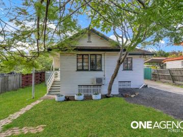 Spacious Family Home with Great Potential on 688m²