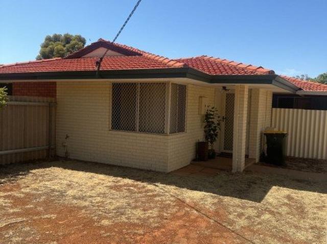 SPACIOUS FAMILY HOME WITH HUGE BACKYARD!