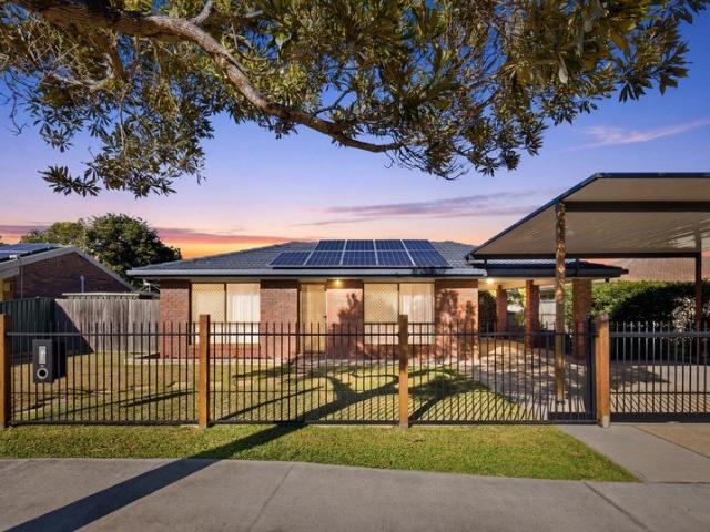Spacious Family Home with Huge Entertaining Area Prime Bayside Living in Manly West