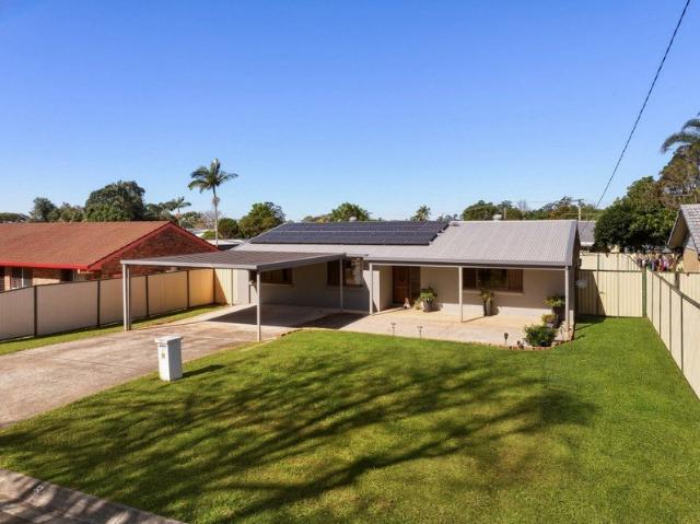 Spacious Family Home with Huge Outdoor Entertaining Area!