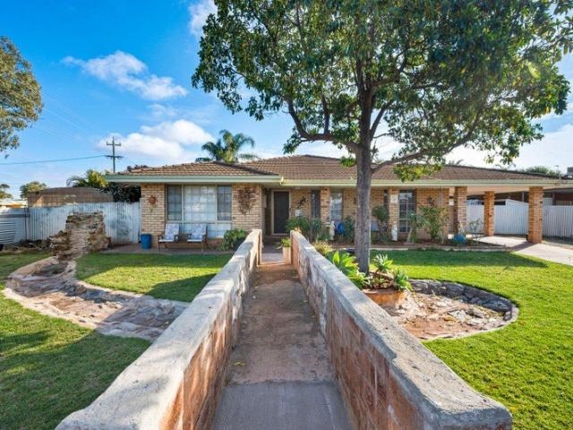 Spacious Family Home with Huge Shed, Bar & Side Access