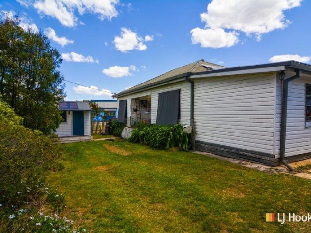Spacious Family Home With Handy Industrial Zoning