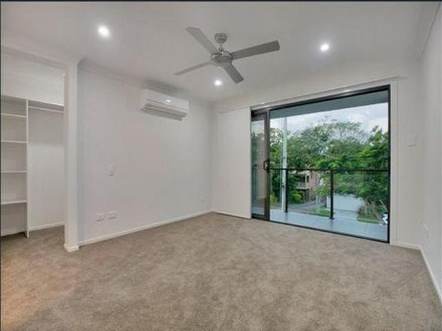 Spacious Family Home with Inground Pool and BBQ area!