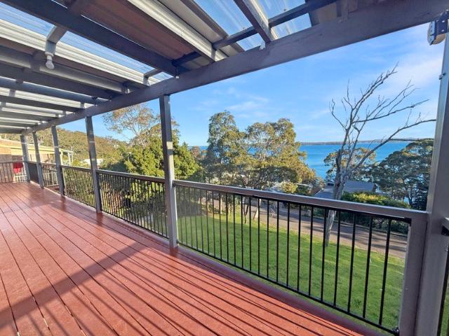 SPACIOUS FAMILY HOME WITH LAKE VIEWS IN A PRIME WANGI WANGI LOCATION
