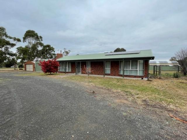Spacious Family Home with Large Outdoor Entertaining & Shed Space!