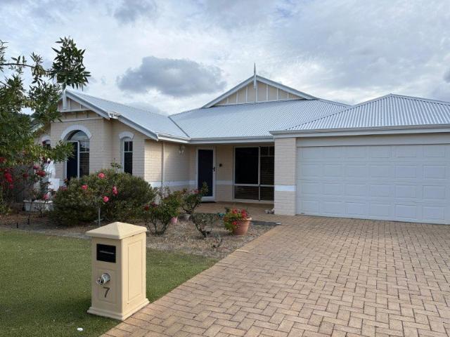 Spacious Family Home with Large Alfresco & Established Gardens!