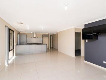 SPACIOUS FAMILY HOME WITH LARGE BACKYARD & ALFRESCO!