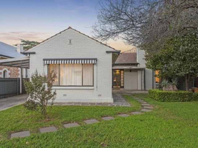 Spacious Family Home with Large Backyard in Prime Kingswood Location