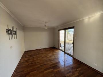 Spacious family home with large garage & secure parking