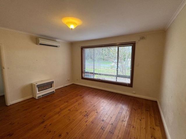 Spacious Family Home with Large Secure Yard Please apply via Tenantoptions.com.au